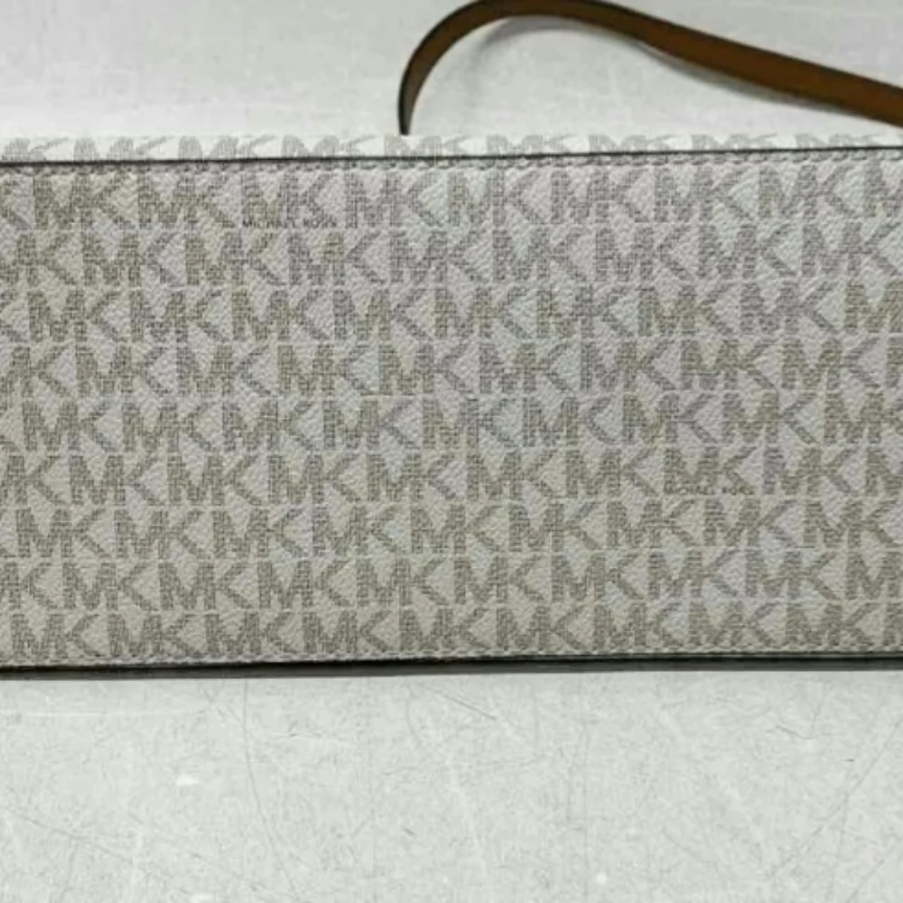 Michael Kors Dome Convertible purse. Like NWOT 8.5" x 12" x 5" - Picture 3 of 5